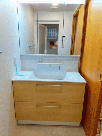 便利な両開きの鏡扉のTOTOオクターブにお取替え 目黒区F様邸 便利な両開きの鏡扉のTOTOオクターブにお取替え 目黒区F様邸